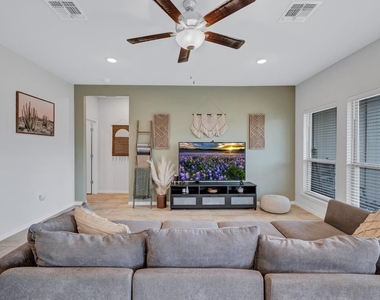 717 Friars Tuck Dr - Photo Thumbnail 8
