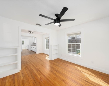 3103 E 16th St - Photo Thumbnail 10