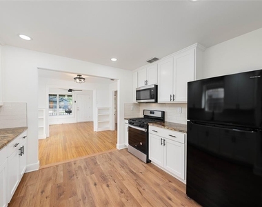 3103 E 16th St - Photo Thumbnail 3