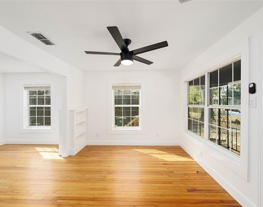 3103 E 16th St - Photo Thumbnail 11