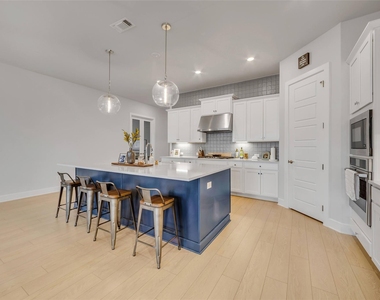 8517 Grenadier Dr - Photo Thumbnail 7