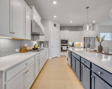 8517 Grenadier Dr - Photo Thumbnail 6