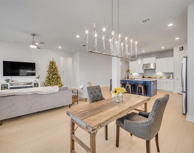 8517 Grenadier Dr - Photo Thumbnail 11