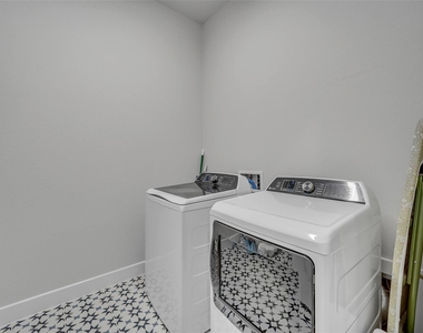 8517 Grenadier Dr - Photo Thumbnail 27