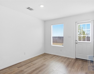 612 Clear Sky Dr - Photo Thumbnail 8
