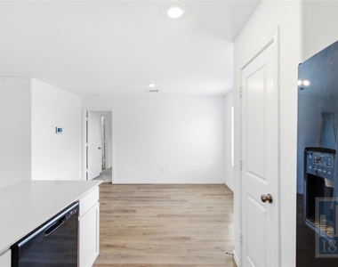 612 Clear Sky Dr - Photo Thumbnail 7