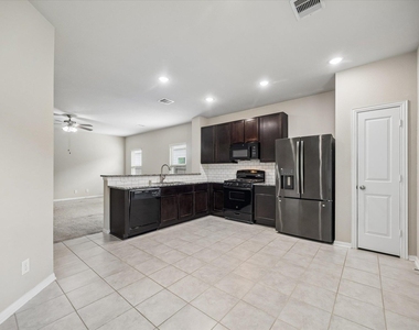 4907 Fairwater Ct - Photo Thumbnail 7