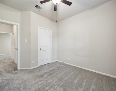 4907 Fairwater Ct - Photo Thumbnail 20