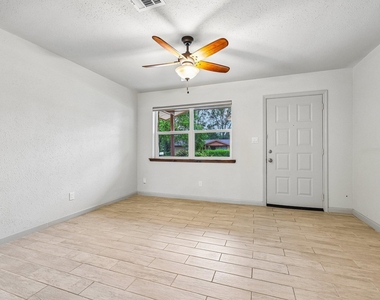 410 Magnolia St - Photo Thumbnail 3
