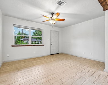 410 Magnolia St - Photo Thumbnail 4
