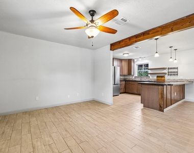 410 Magnolia St - Photo Thumbnail 5