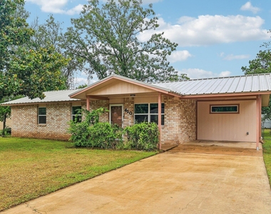 410 Magnolia St - Photo Thumbnail 1