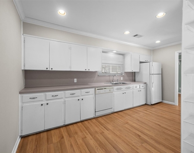 1404 Briarcliff Blvd - Photo Thumbnail 2