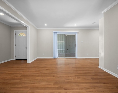1404 Briarcliff Blvd - Photo Thumbnail 5