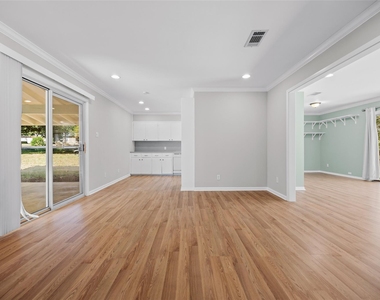 1404 Briarcliff Blvd - Photo Thumbnail 3