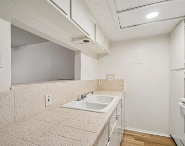 2413 Leon St - Photo Thumbnail 10