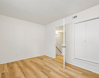 2413 Leon St - Photo Thumbnail 15