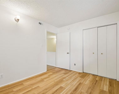 2413 Leon St - Photo Thumbnail 20