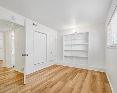 2413 Leon St - Photo Thumbnail 14