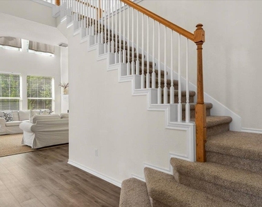 8024 Whitworth Ln - Photo Thumbnail 22