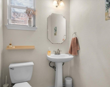8024 Whitworth Ln - Photo Thumbnail 21