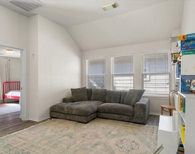 8024 Whitworth Ln - Photo Thumbnail 24
