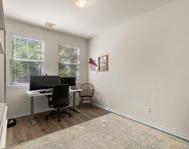 8024 Whitworth Ln - Photo Thumbnail 20