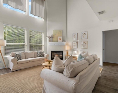8024 Whitworth Ln - Photo Thumbnail 13