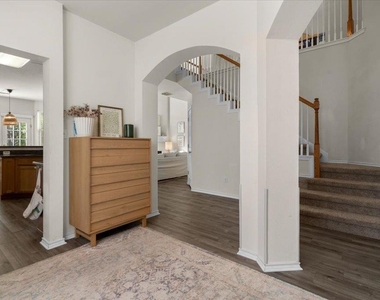 8024 Whitworth Ln - Photo Thumbnail 9