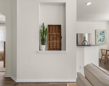 8024 Whitworth Ln - Photo Thumbnail 19