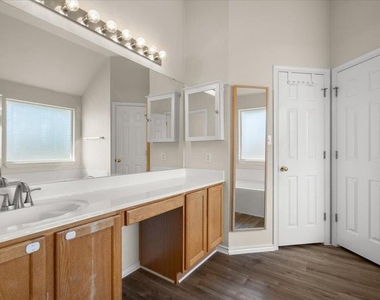 8024 Whitworth Ln - Photo Thumbnail 29