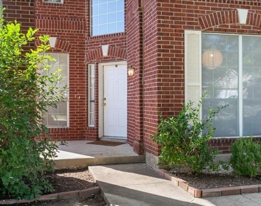 8024 Whitworth Ln - Photo Thumbnail 4