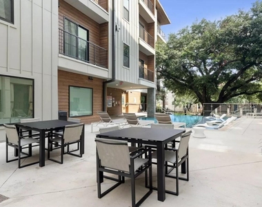 2500 Longview St - Photo Thumbnail 8