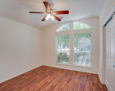 900 Fenway Park Ct - Photo Thumbnail 6