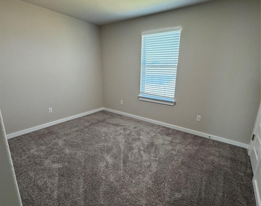 249 Trellis Blvd - Photo Thumbnail 7