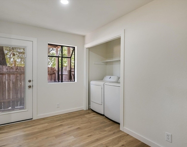 301 Algerita Dr - Photo Thumbnail 6