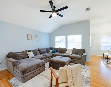 1704 Verbena Way - Photo Thumbnail 5