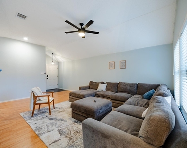 1704 Verbena Way - Photo Thumbnail 4