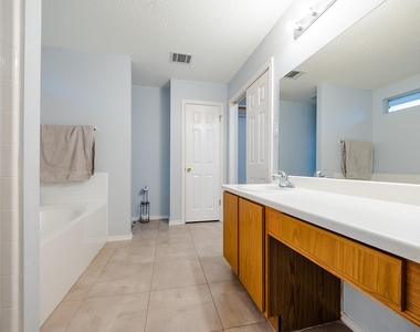 1704 Verbena Way - Photo Thumbnail 13