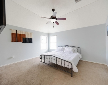 1704 Verbena Way - Photo Thumbnail 11
