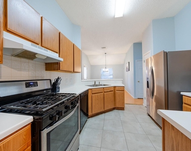 1704 Verbena Way - Photo Thumbnail 8
