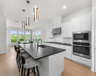 908 Siena Sunset Rd - Photo Thumbnail 5