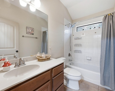 104 Cowal Dr N - Photo Thumbnail 19