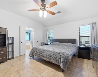 104 Cowal Dr N - Photo Thumbnail 14