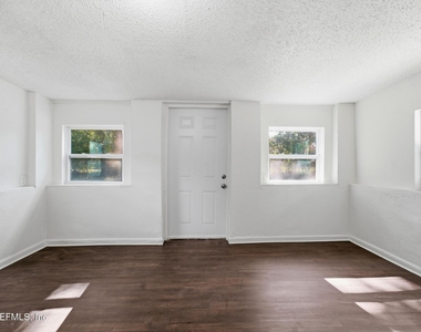 5846 Abelia Road - Photo Thumbnail 10