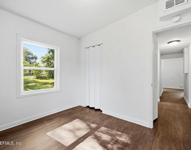 5846 Abelia Road - Photo Thumbnail 18