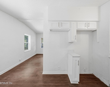 5846 Abelia Road - Photo Thumbnail 8