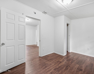 920 George Circle - Photo Thumbnail 7