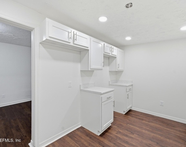 920 George Circle - Photo Thumbnail 9
