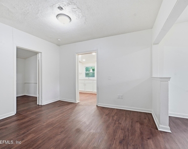 920 George Circle - Photo Thumbnail 4